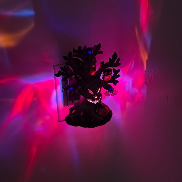 Bath & Body Works Halloween Haunted Monster Tree Wallflower Plug In Light - Picture 2 of 8
